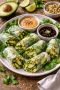 Вкусные спринк-роллы с зеленью и авокадо
