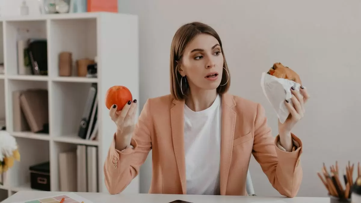 Ученые развеяли миф о 200 ежедневных бессознательных решениях по питанию