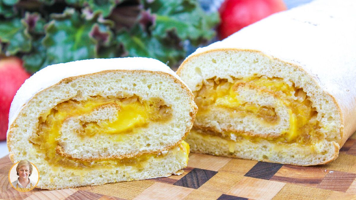 Нежный бисквитный рулет с яблоками и апельсиновым кремом