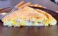 Пирог за пару минут: удивительное слоеное тесто с картошкой и мясом